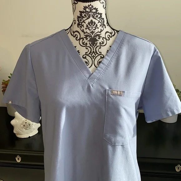 FIGS Technical Collection Scrub Top Size Medium - Picture 2 of 9